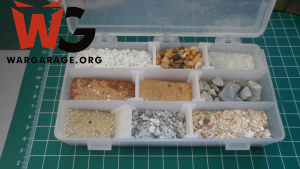 Materiales para ambientar una miniatura - piedras de distinto tamaño para dar textura al suelo